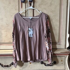 NWT Sage + Fig Elegant Blouse with Floral Sleeves Size Medium